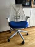 Herman Miller Sayl - fotel biurowy, komfort i ergonomia, zdrowe plecy