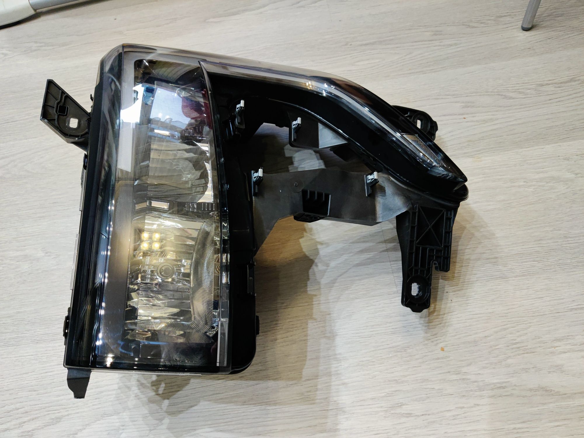 Передня фарpa Renault Master IV/Nissan Interstar III LED