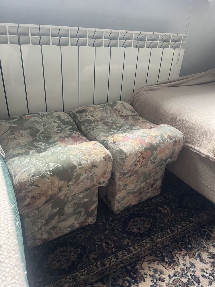 Pufy kwieciste retro