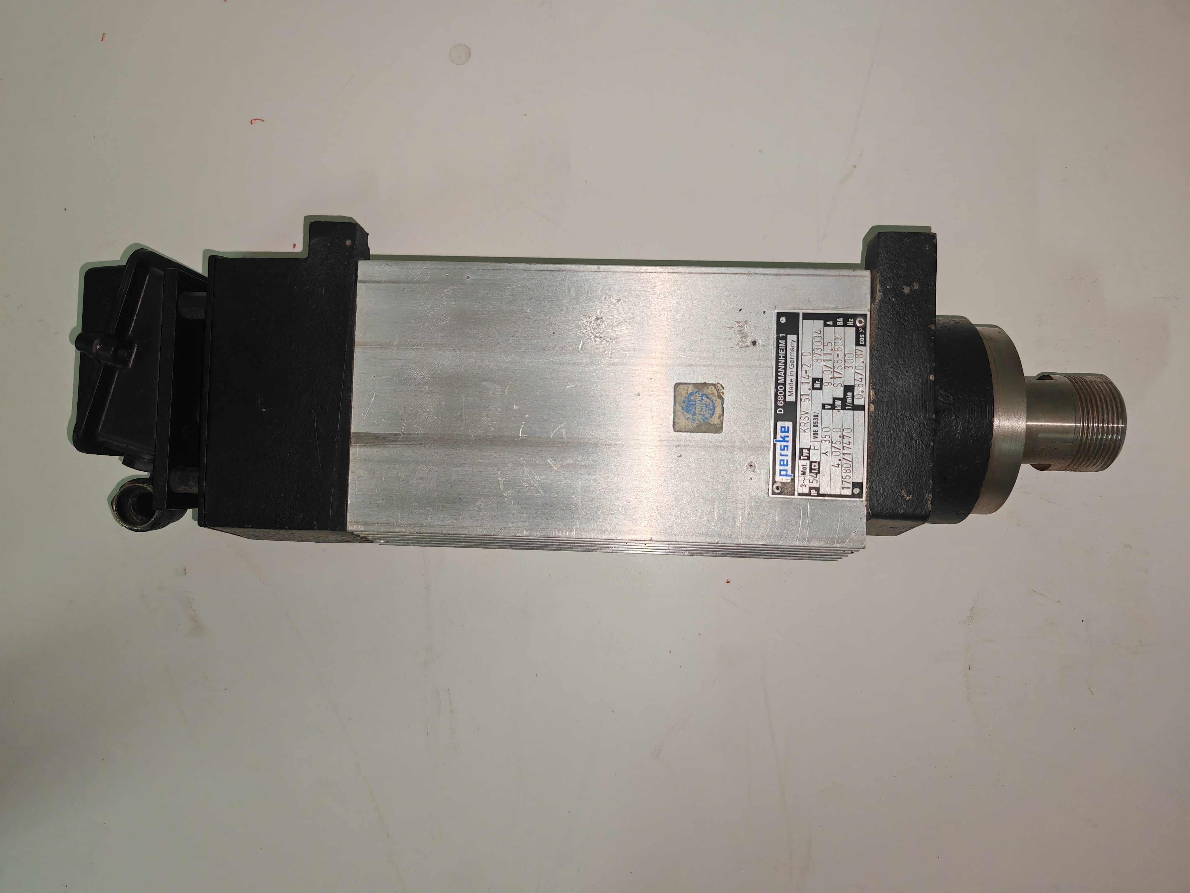 Servo motor Yaskawa 09A22K  + Outros motores e encoders
