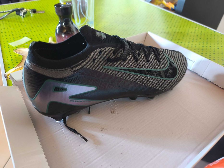 Chuteiras Nike novas