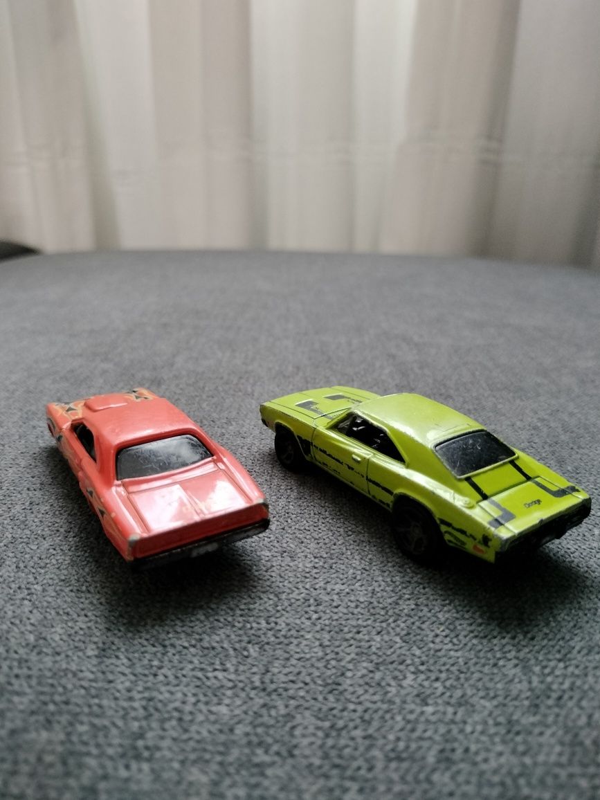 Hot Wheels '69 Dodge Charger 500 e '69 Dodge Coronet Superbee