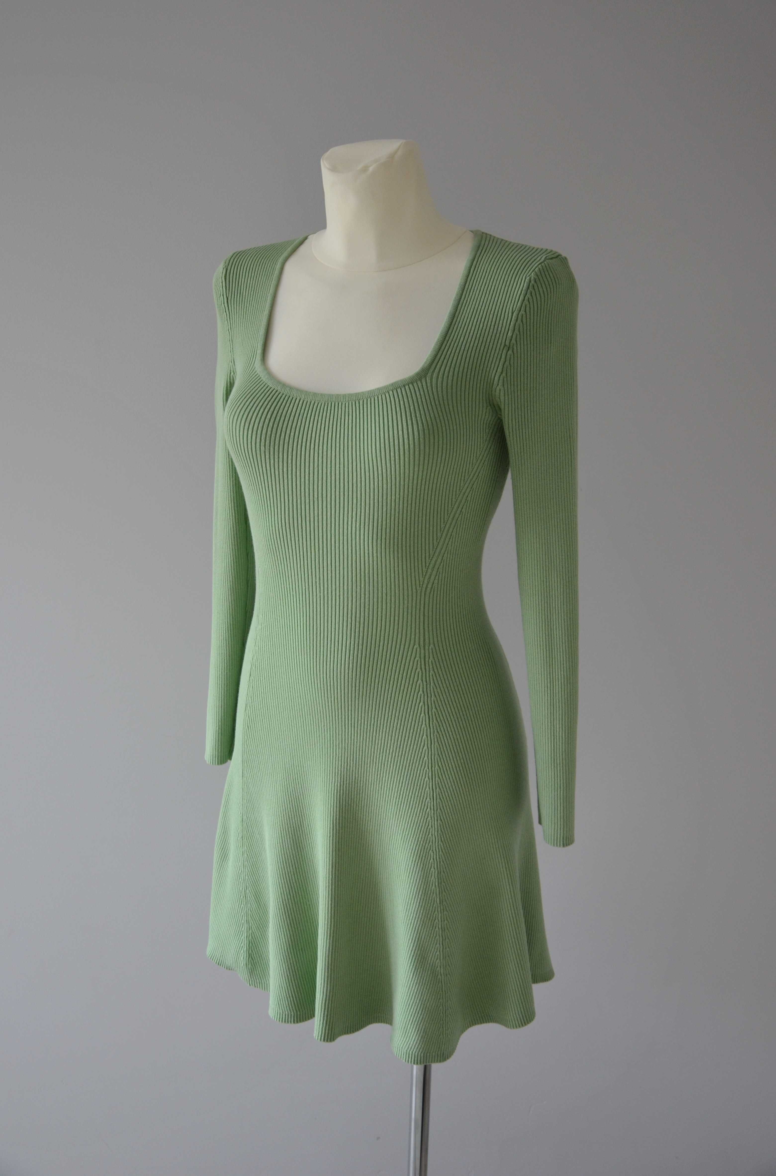 Zara zielona dzianinowa rozkloszowana sukienka kwadratowy dekolt 36 S