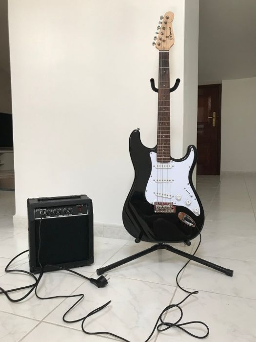 Guitarra Elétrica + Amplificador + outros acessórios