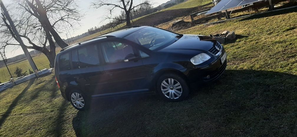 Sprzedam samochód Touran 2.0 w idealnym stanie.