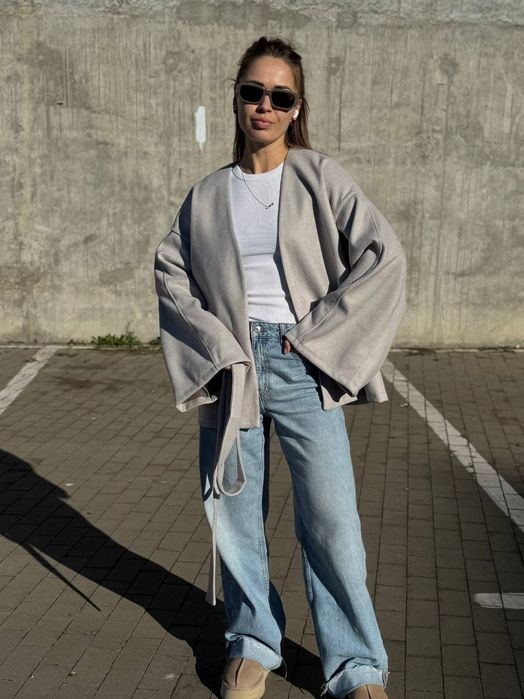 Жіноче коротке пальто