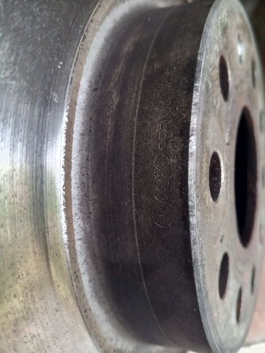 Продам тормозні передні диски з шкоди октавіії а5