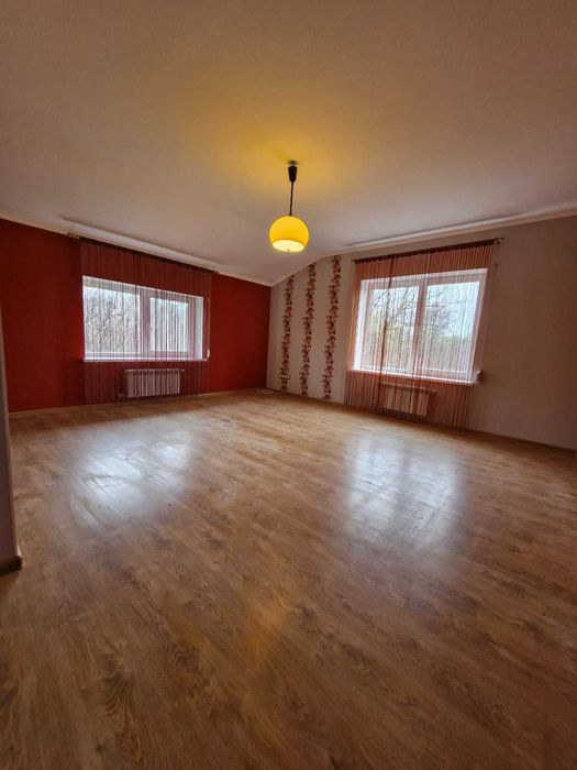 Продаж будинку 214  кв. метрів в 40 км від Києва.