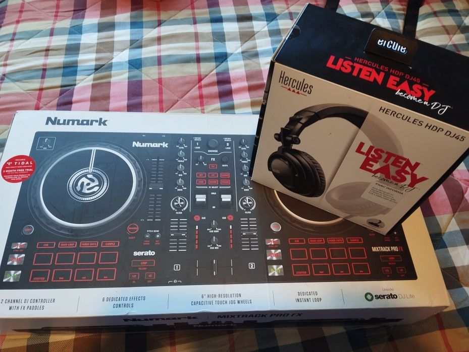 Numark Mixtrack Pro Fx mais Hércules phones