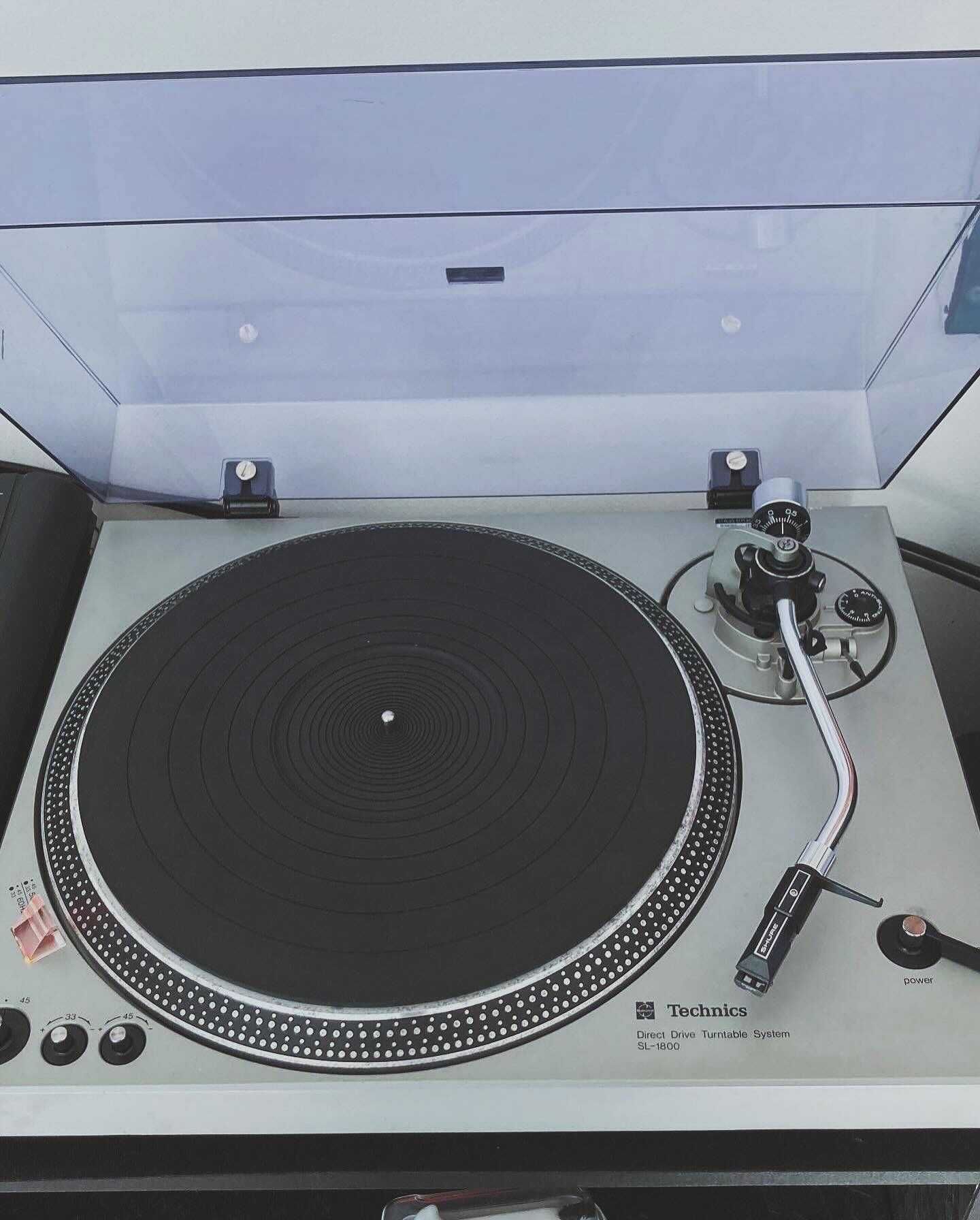 Gira-discos Technics SL 1800 MK1