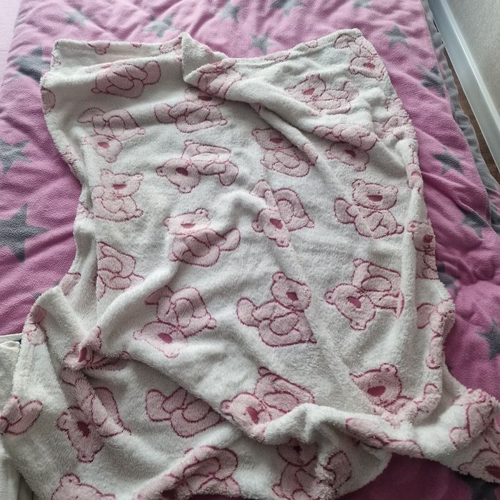 Łóżeczko dziecięce, kołderka, kocyki