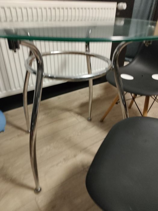 Sprzedam stół z 4 krzesłami