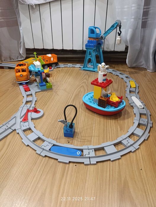 LEGO Duplo Town Вантажний поїзд з інерційним двигуном