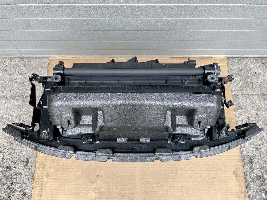 AUDI Q4 E-TRON 89A Передня панель, телевізор