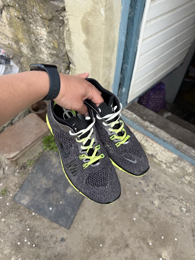 Кросівки Nike Free TR FIT4 (42,5)