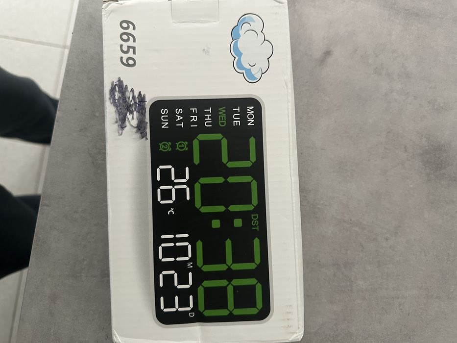 Vendo relogio digital com medidor de temperatura