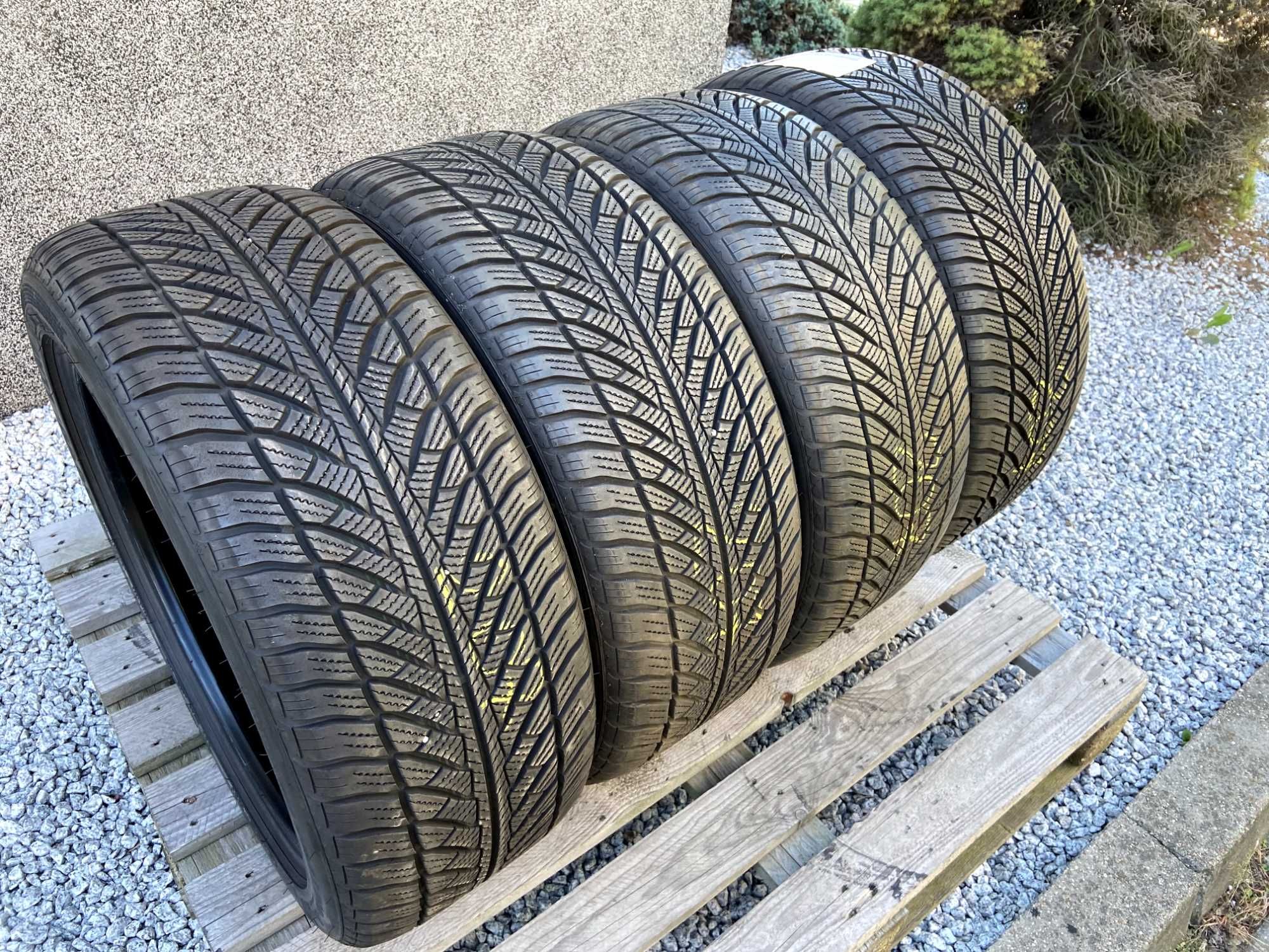 245/45R19 Goodyear UG8 Per 7mm 2017r BMW 7 RunFlat 207