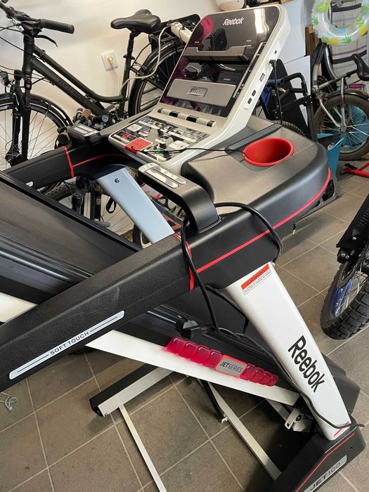 Kit Completo de Ginásio em Casa com Passadeira, TV e acessorios