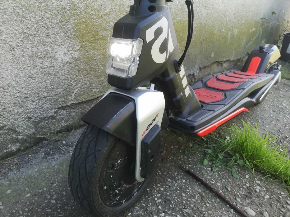 Hulajnoga Elektryczna Aprilia eSR1