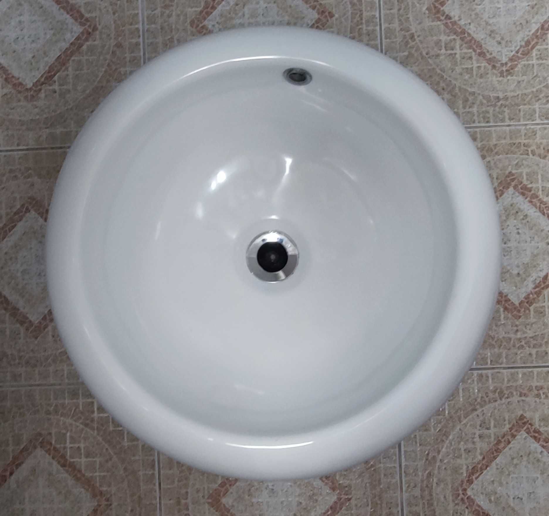 Dizanjerska okrągła umywalka do łazienki