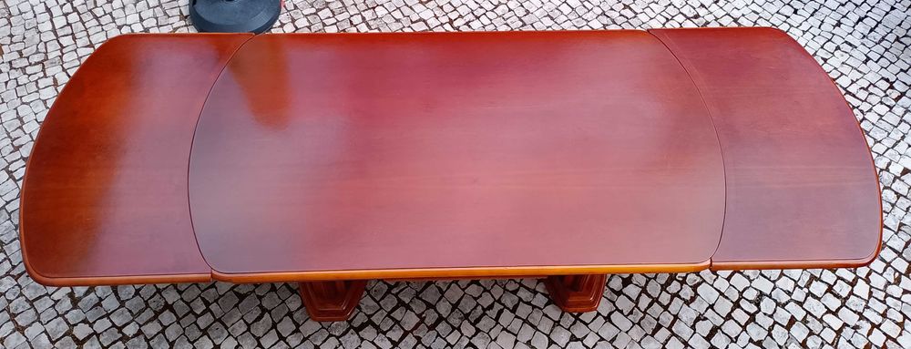 Mesa de jantar em cerejeira