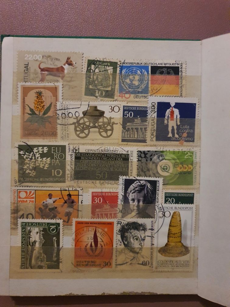 Livro com selos antigos portugueses e alemães