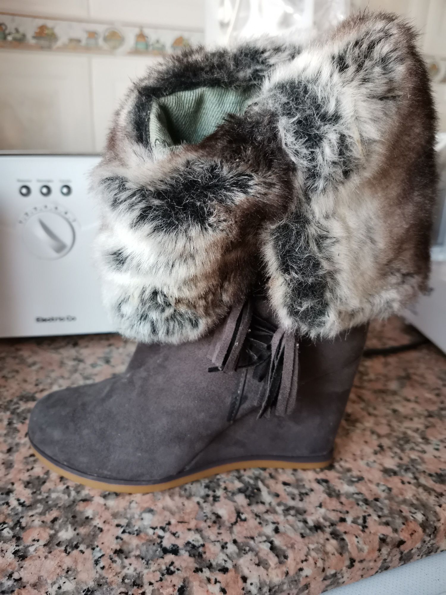 Botas NOVAS elegantes e quentinhas Lois 37