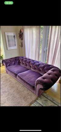 Welurowa sofa pikowana w pięknym fiolecie