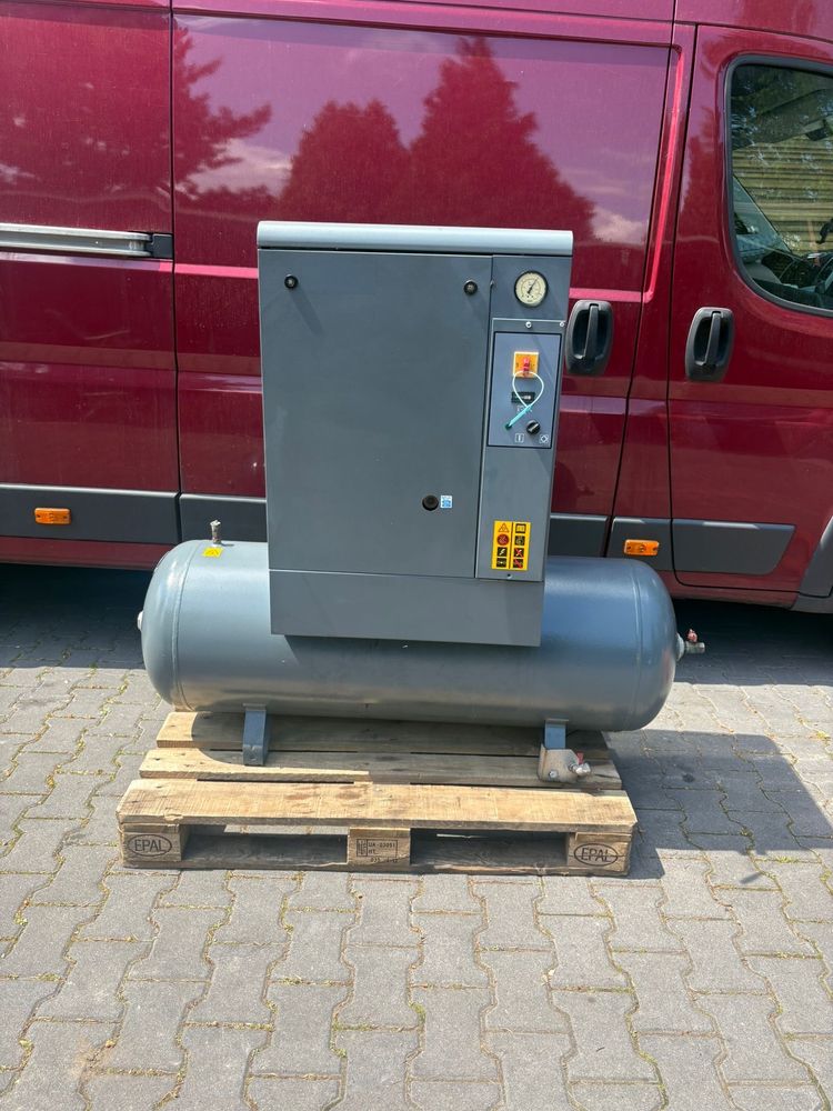 Kompresor srubowy  280L/min 2.2kW 8 bar zbiornik 200l