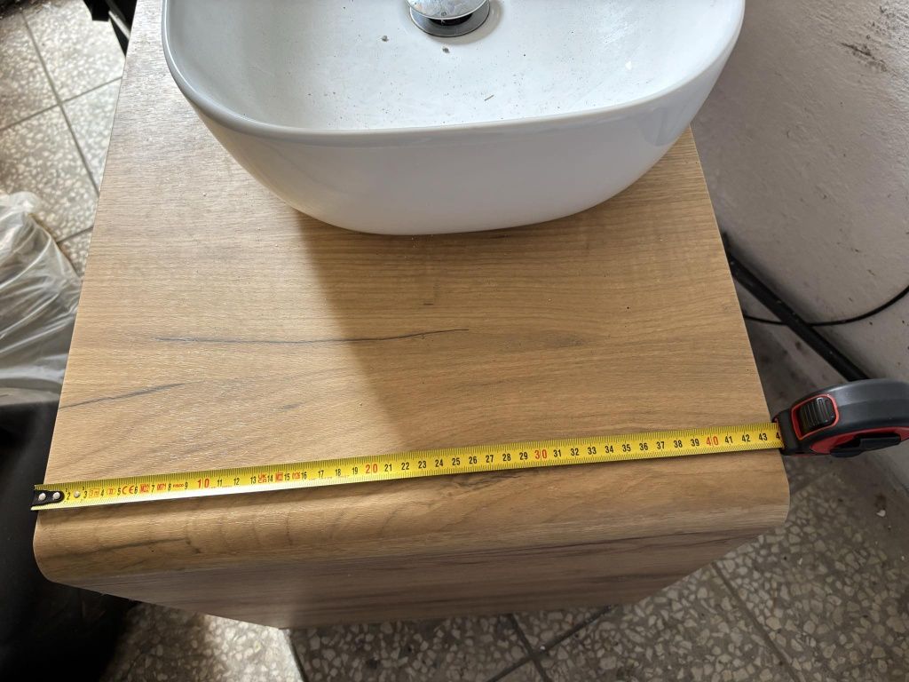 Umywalka z szafka i szufladami