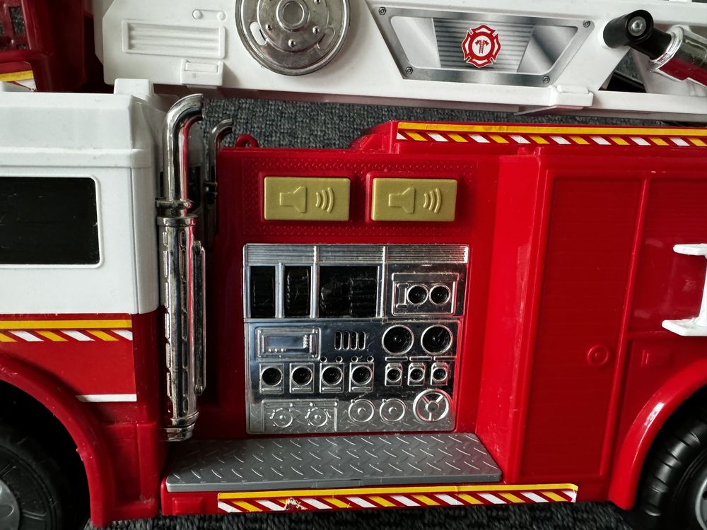 Straż pożarna, wóz strażacki z dźwiękiem