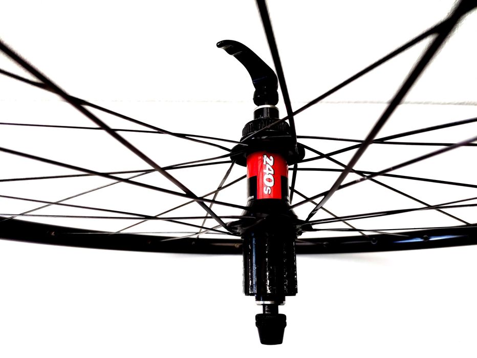 Seryjne koło DT Swiss piasta 240s Ratchet System Płaskie szprychy Krk