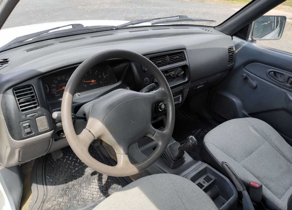 Mitsubishi l200 4 lugares