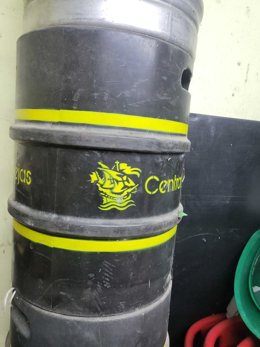 Cuba para vinho com torneira