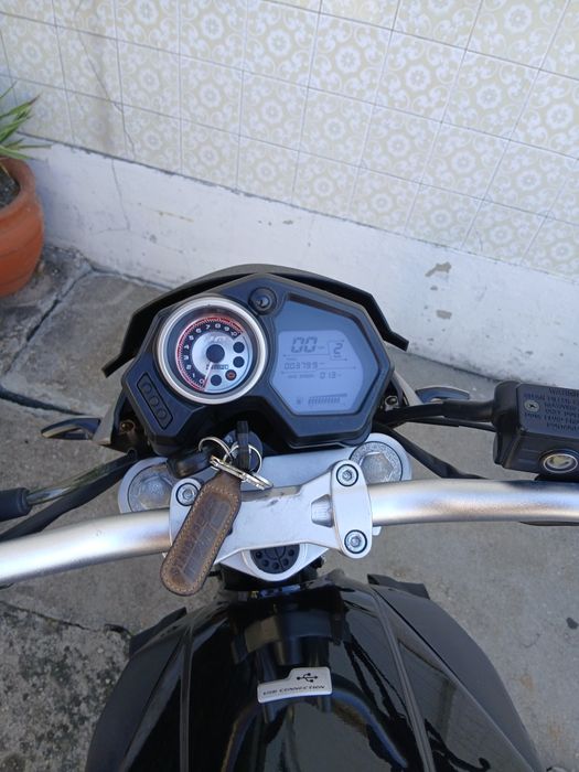 Moto Um  Xtreet  125