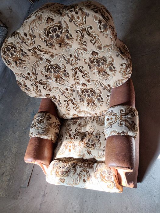 Fotel bardzo wygodny, zadbany, stylowy do salonu.