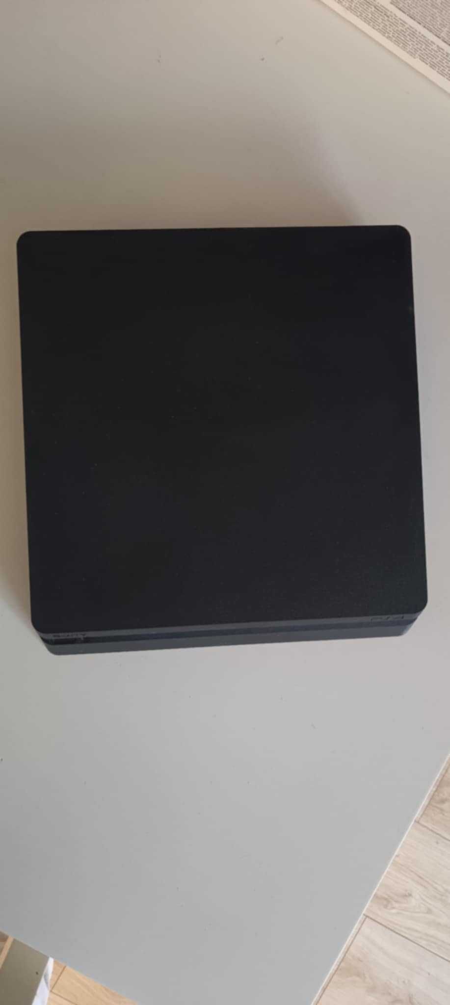 Konsola PlayStation 4