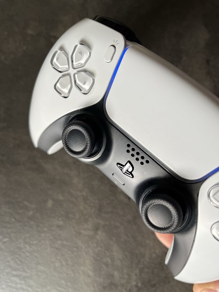 Pad ps5 dualsense v2 stan idealny + pudelko