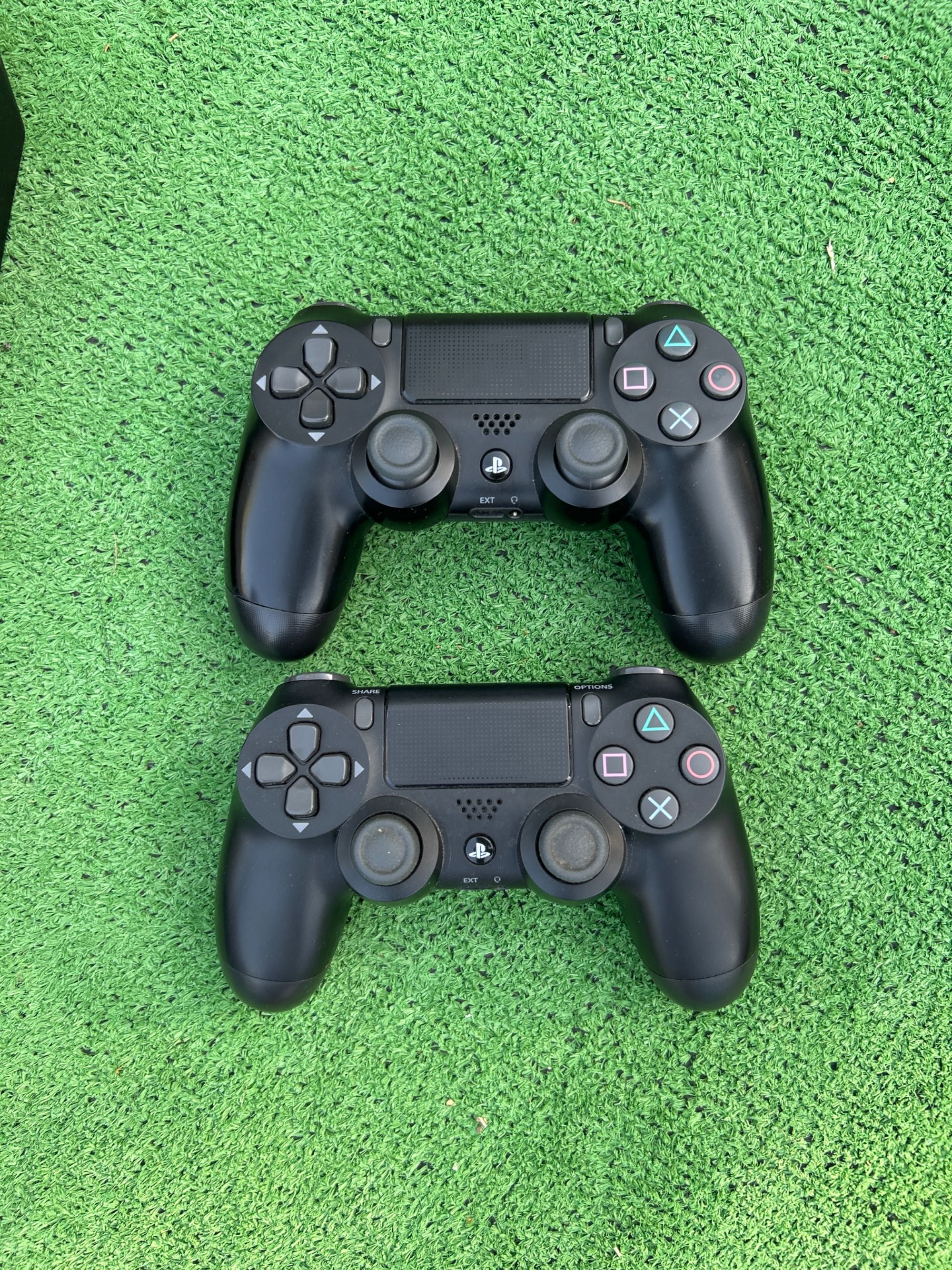 PS4(1TB)+1 comando+ 4 jogos