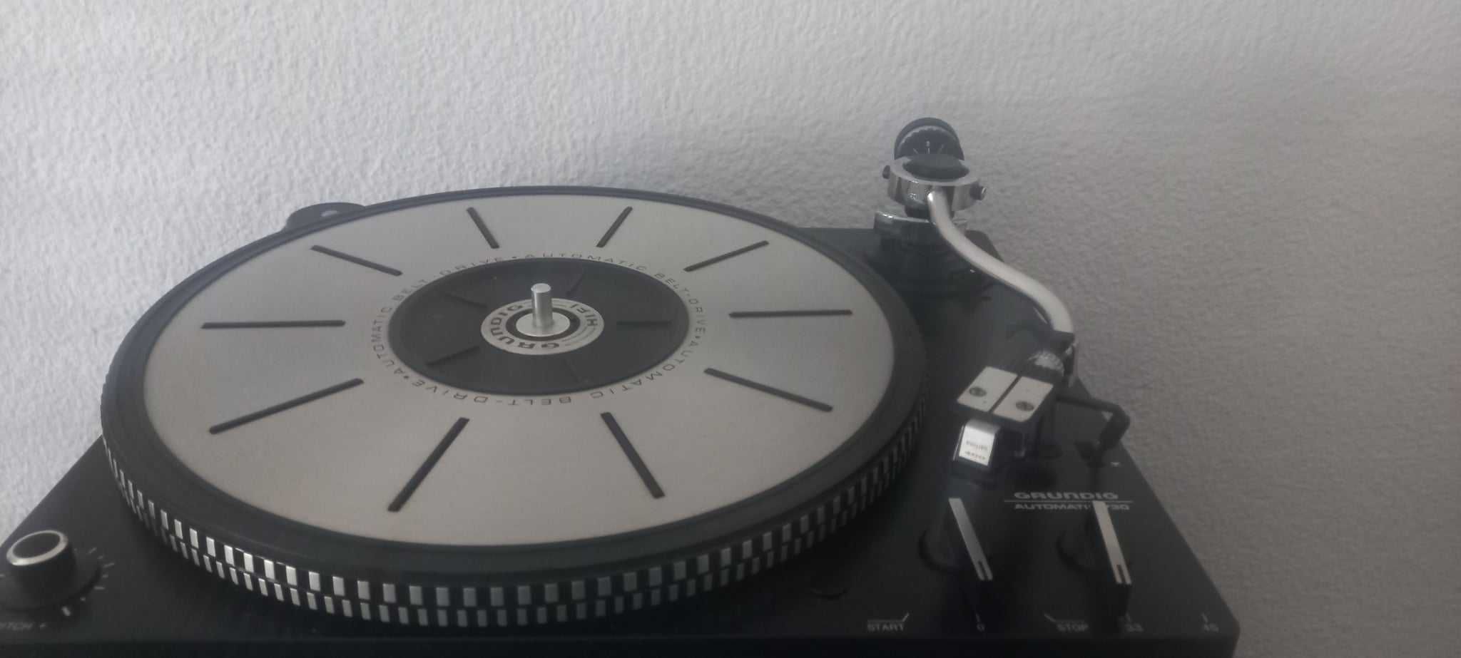 Grundig Automatic 730 gira discos