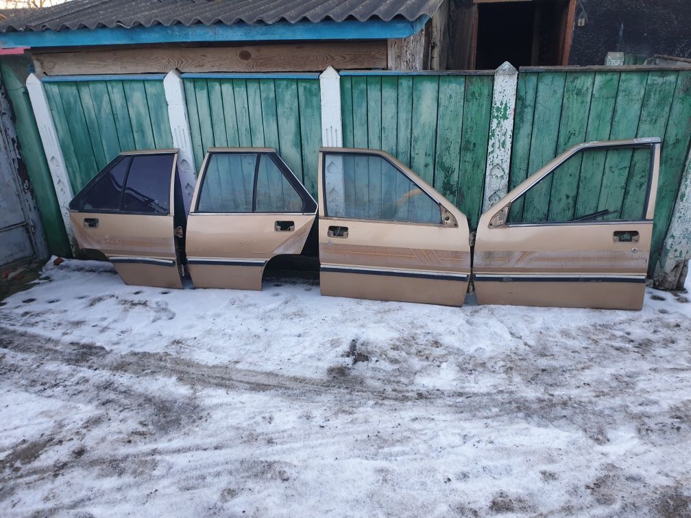 Двері Mitsubishi colt 87р