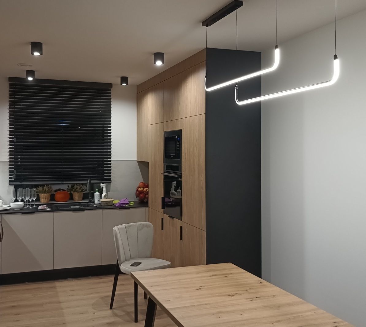 Elektryk Awarie Podłączenie Indukcji Usługi elektryczne  Tanio