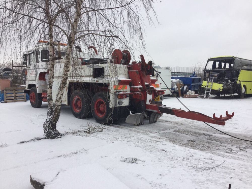 Вантажний евакуатор DAF MAN Volvo