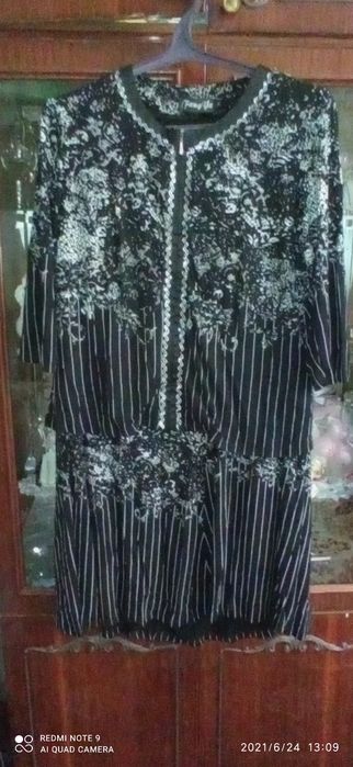 Костюм очень нарядный состояние очень хорошее юбка идёт в пол(длинная)