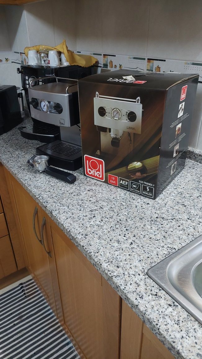 Vendo máquina de café de marca Briel