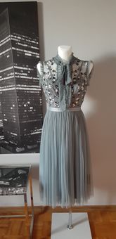 Midi sukienka needle&thread ekskluzywna seria Asos