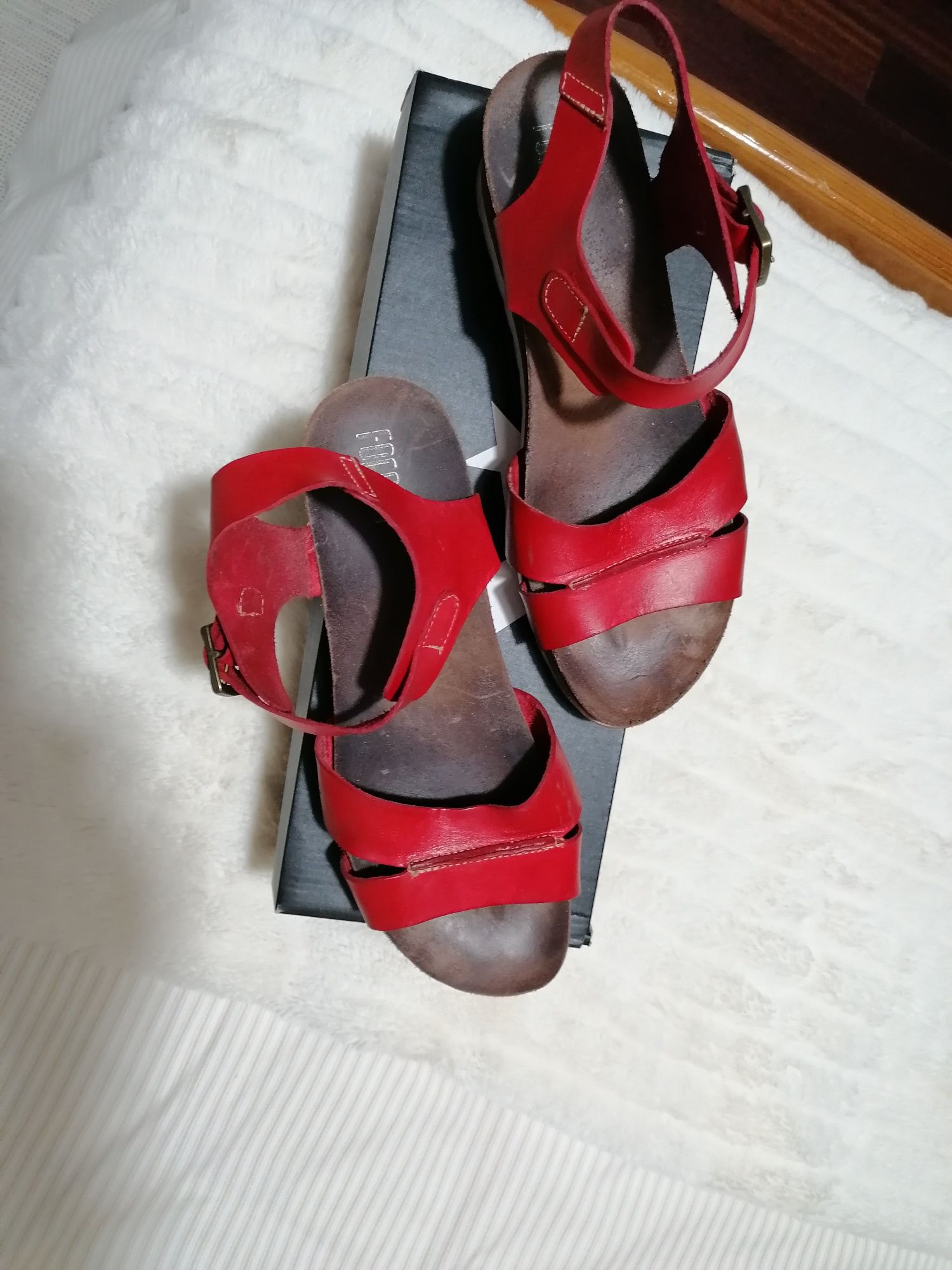 Sandálias pele n. 40 vermelho escuro