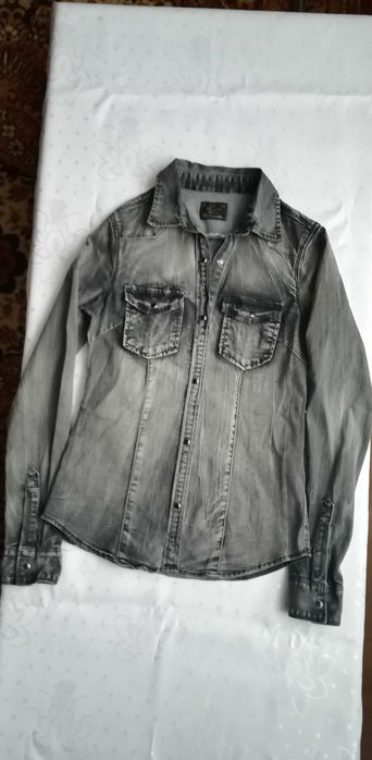 Koszula czarna, jeans, szare rurki,komplet