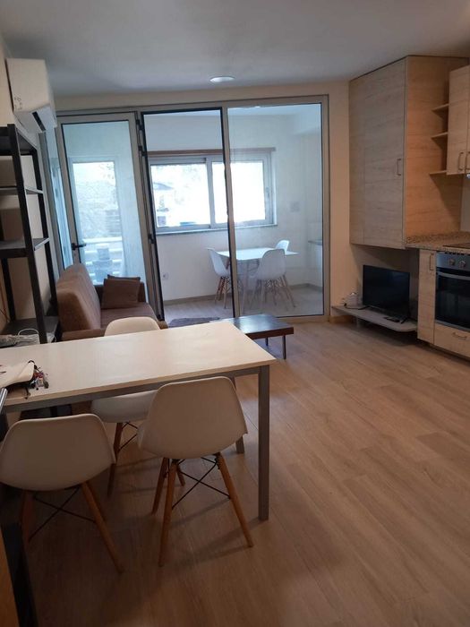 PORTO. Arrenda-se a Estudantes (2-3) APARTAMENTO T1 e ESTÚDIO