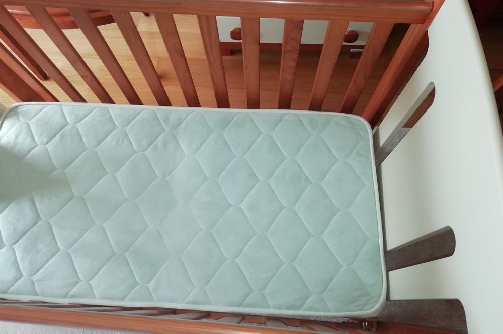 Berço de madeira trama